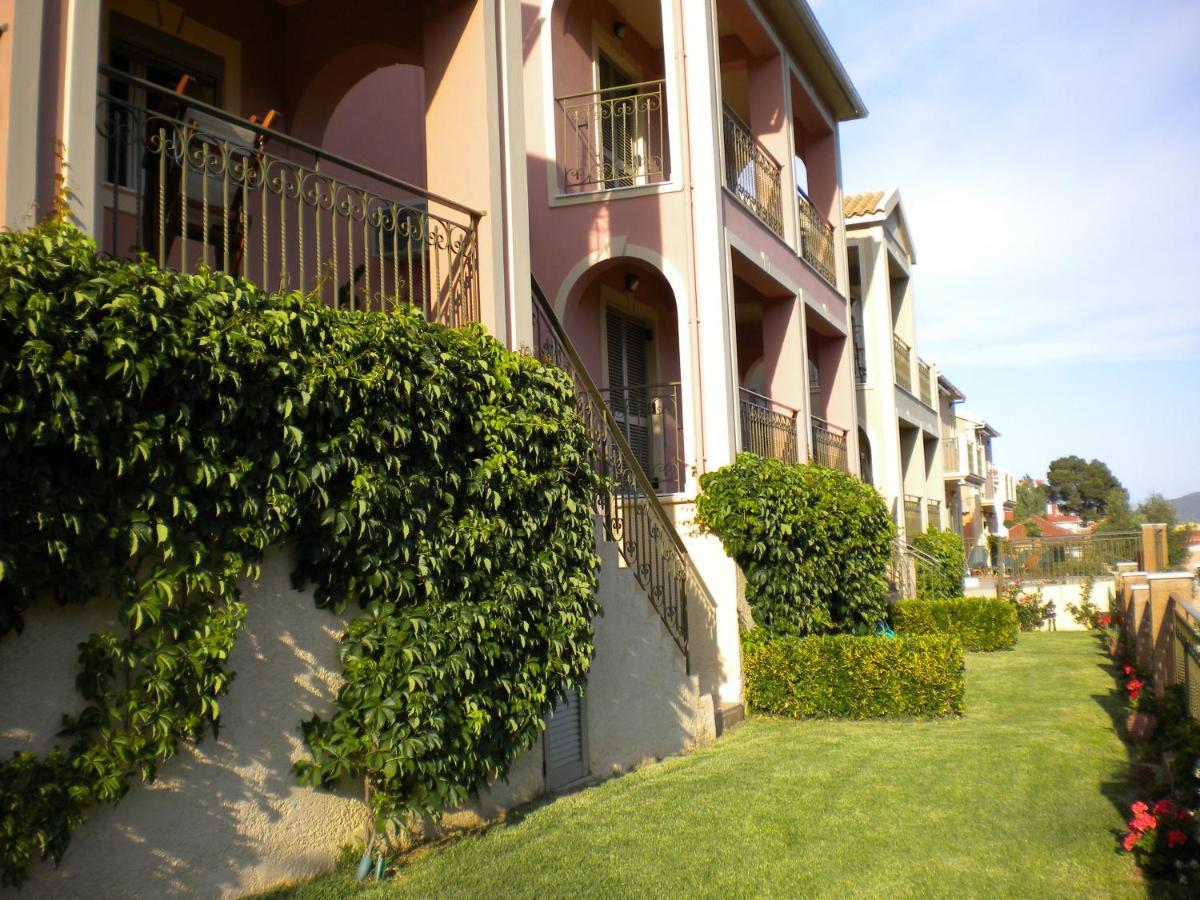 Garden Villas Айя-Евфимия Экстерьер фото